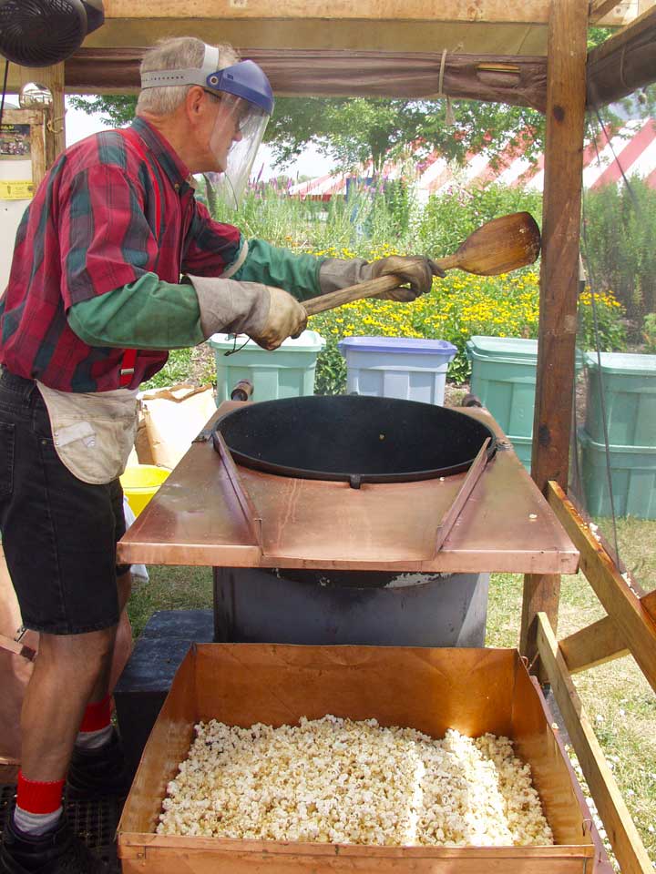 making kettle corn
